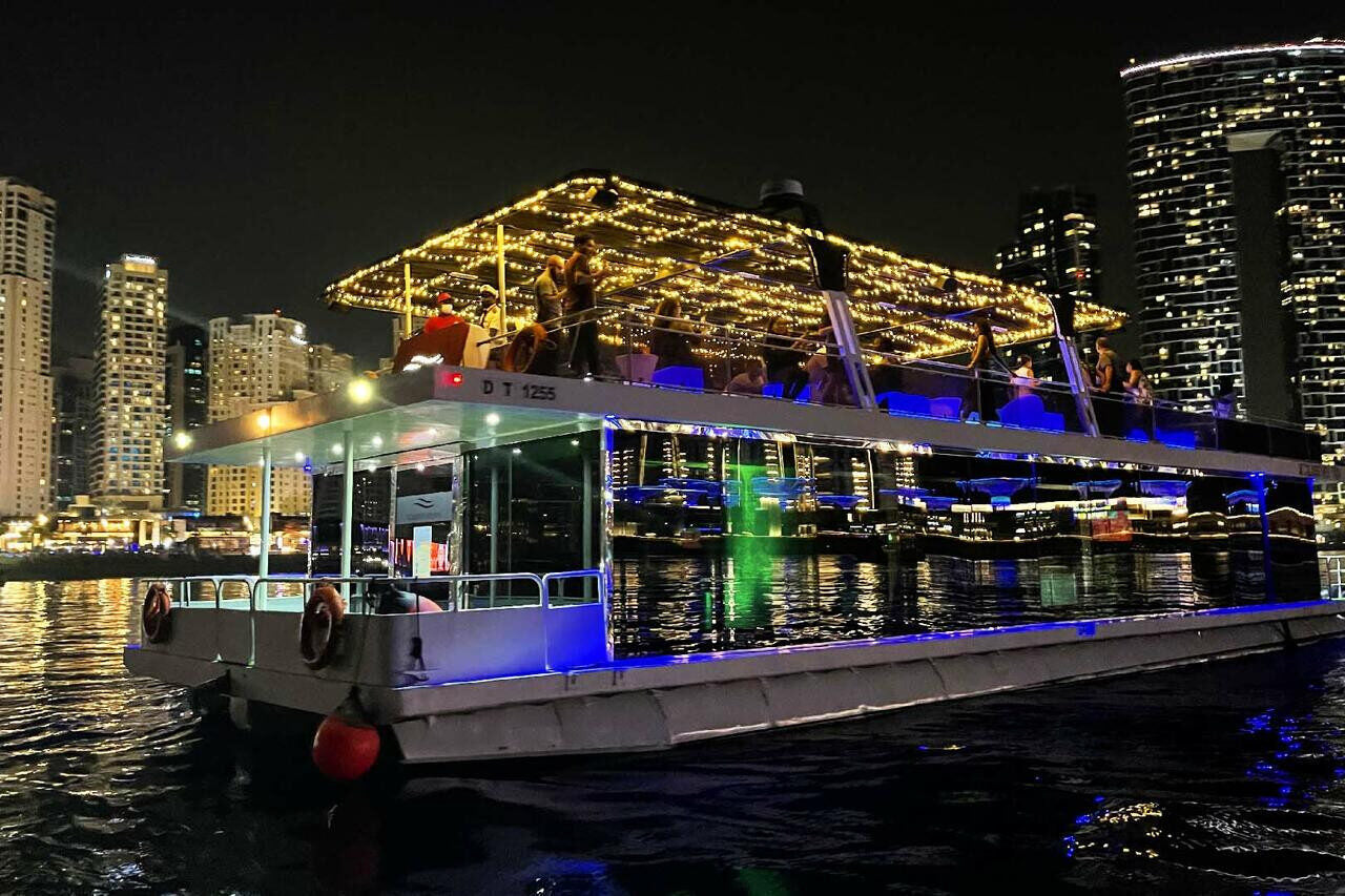 Ain_Dubai_House_boat_Cruise