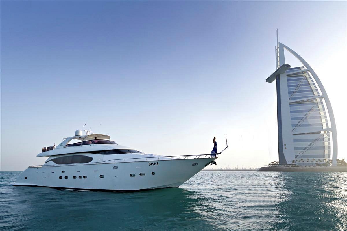 Guided Dubai Luxury yatch tour