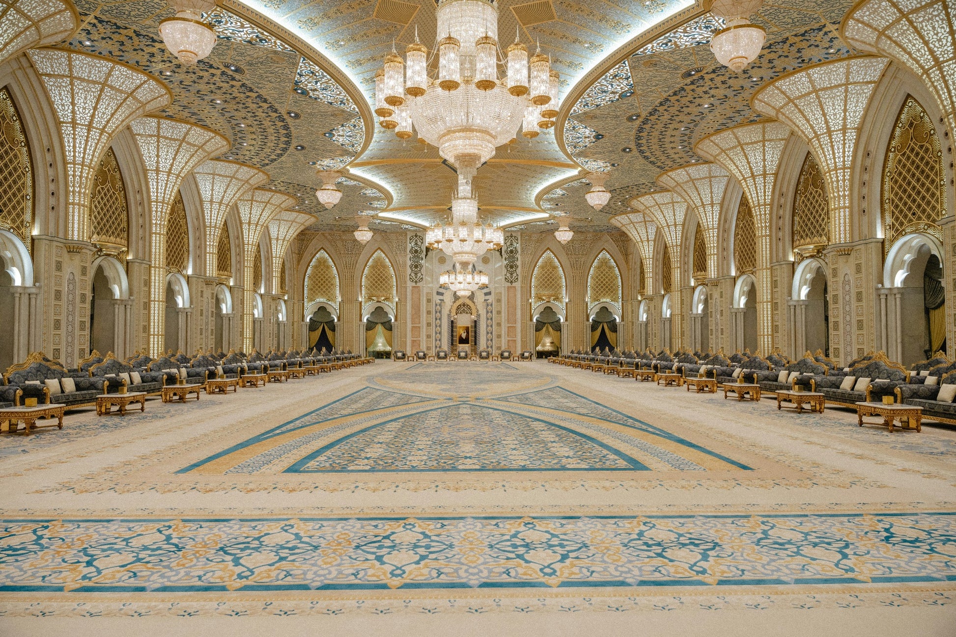 Qasr_Al_Watan_inside view