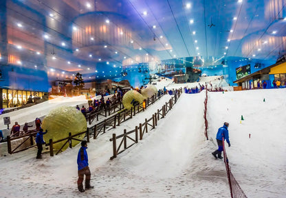 Snowboarding ski slope Dubai