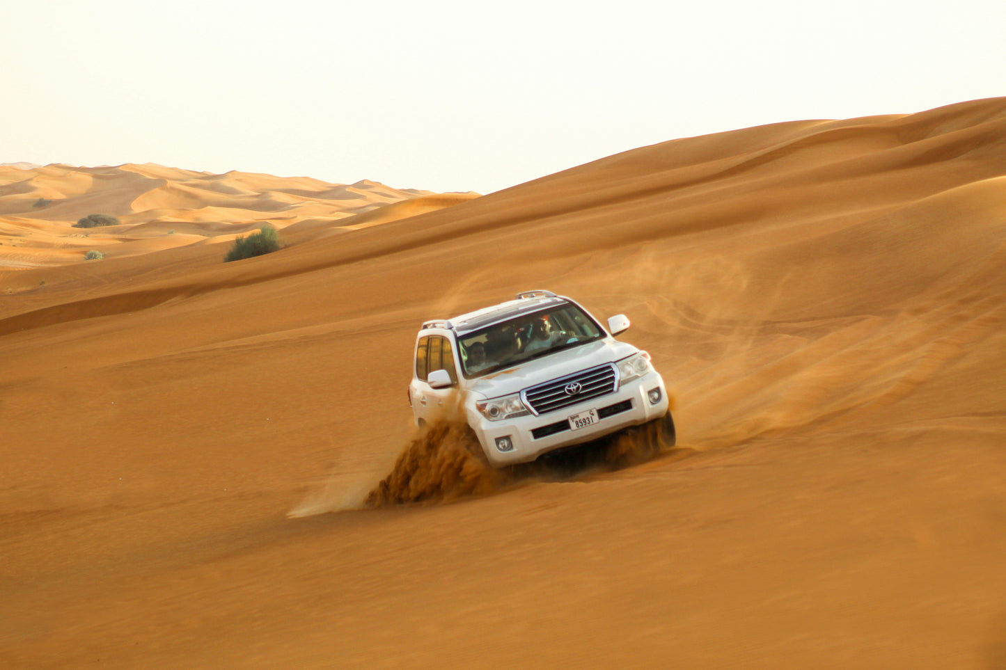 driving on dubai dunes 